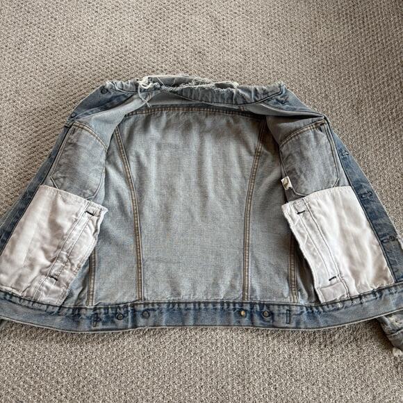 Levi’s Kids XL Denim Jacket Distressed Faded Blue Trucker Youth 14/16 Frayed Hem - Picture 6 of 11